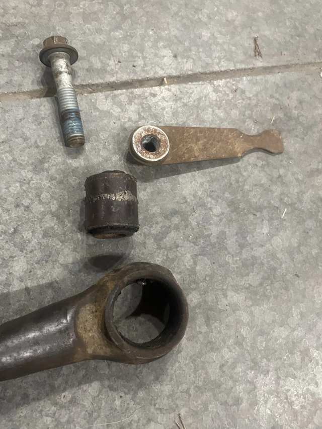 推力杆衬套何时需要更换